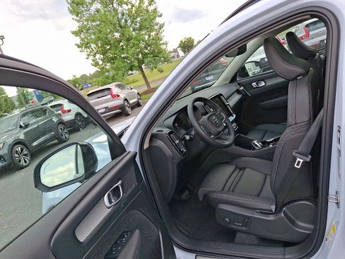 New 2026 Volvo XC40 B5 Plus w/ Protection Package Premier image 9