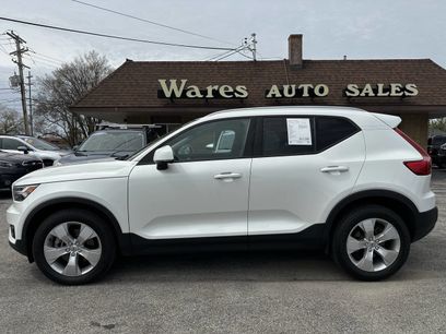 Used 2022 Volvo XC40 T5 Momentum