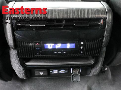 Used 2023 Jeep Wagoneer Series III w/ Preferred Equipment Group RWD image 20
