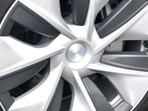 Used 2023 Tesla Model Y Long Range image 11