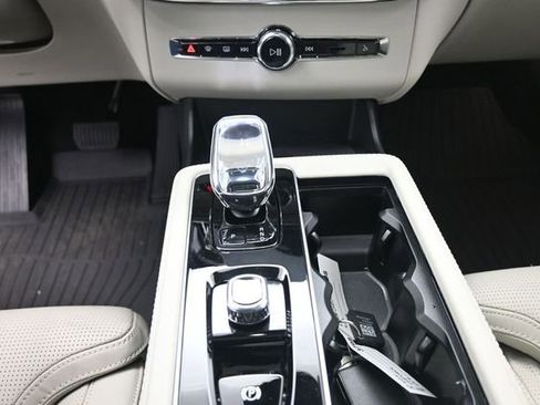 Certified 2026 Volvo XC90 T8 Ultra w/ Protection Package Premier AWD/4WD image 13