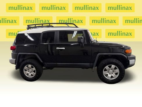 Used 2009 Toyota FJ Cruiser 2WD image 2