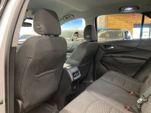 Used 2018 Chevrolet Equinox LT image 12