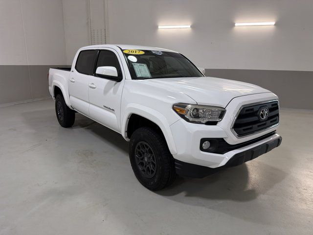 Used 2017 Toyota Tacoma SR5 w/ Tow Package AWD/4WD image 4