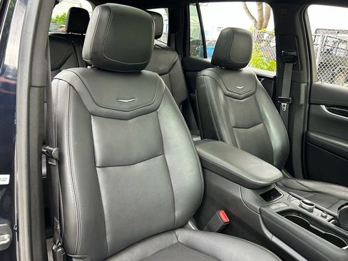 Used 2021 Cadillac XT6 Premium Luxury FWD image 40
