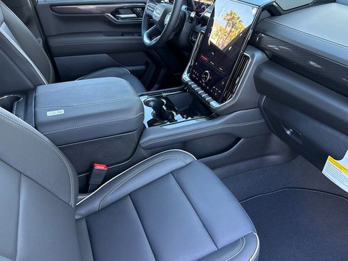 New 2026 GMC Yukon XL Elevation image 18