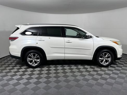 Used 2015 Toyota Highlander XLE AWD/4WD image 4