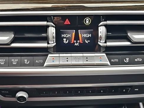 Used 2020 BMW X7 xDrive40i w/ Cold Weather Package image 27