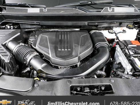 Used 2025 Chevrolet Traverse LT image 36