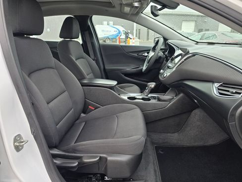 Used 2021 Chevrolet Malibu LT FWD image 16