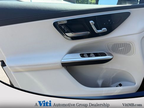 Used 2024 Mercedes-Benz GLC 300 4MATIC image 16