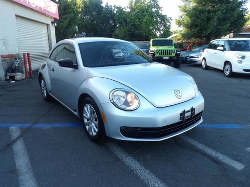 Used 2013 Volkswagen Beetle 2.5 FWD image 2