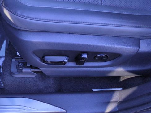 Used 2023 Lexus RZ 450e Premium image 18