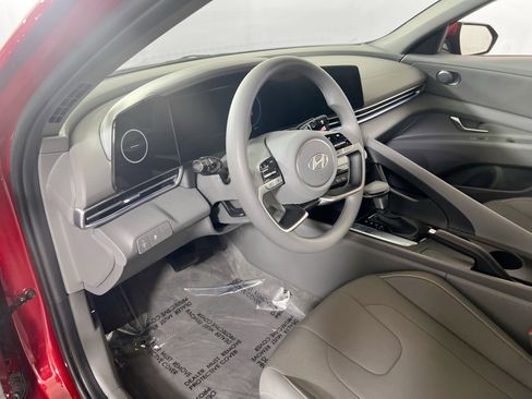 Used 2024 Hyundai Elantra SEL image 9