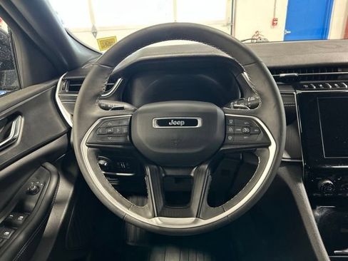 Used 2024 Jeep Grand Cherokee L Altitude AWD/4WD image 13