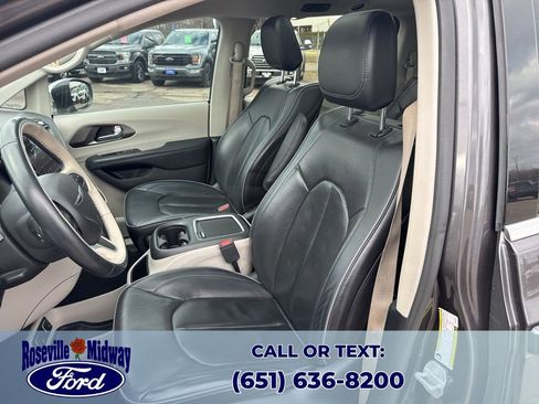 Used 2018 Chrysler Pacifica Limited w/ Tire & Wheel Group image 28