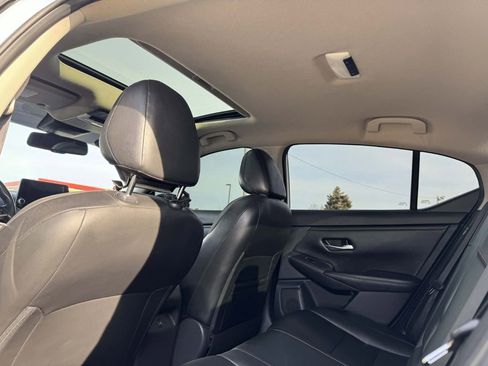 Used 2021 Nissan Sentra SR w/ SR Premium Package image 24