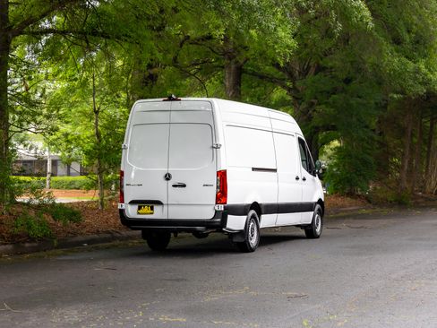 Used 2022 Mercedes-Benz Sprinter 2500 image 44