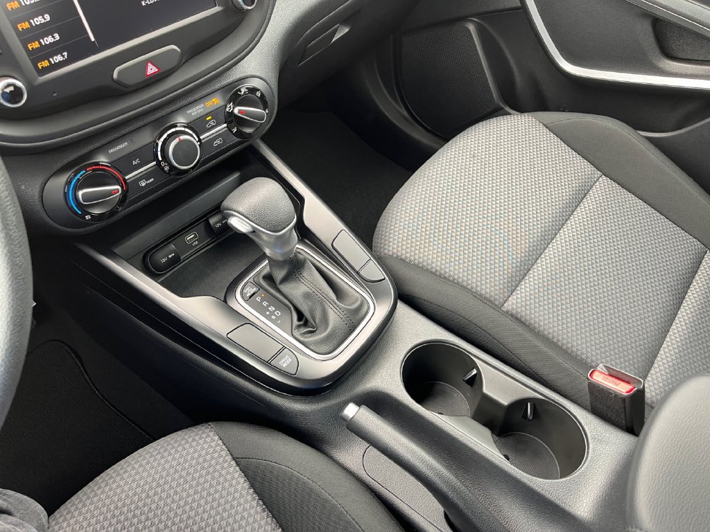 Used 2025 Kia Soul LX w/ LX Technology Package FWD image 14
