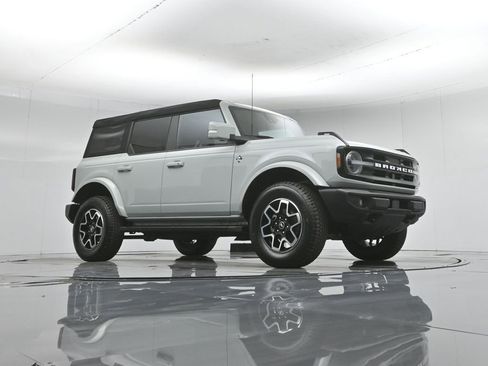 Used 2023 Ford Bronco Outer Banks AWD/4WD image 53