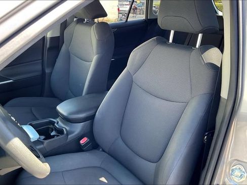 Used 2020 Toyota RAV4 LE FWD image 24