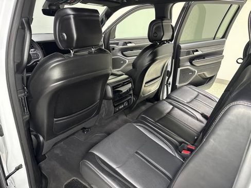 Used 2024 Jeep Wagoneer L Series II w/ Flexible Seating Group AWD/4WD image 28