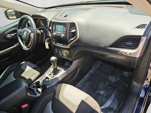 Used 2016 Jeep Cherokee Sport FWD image 22