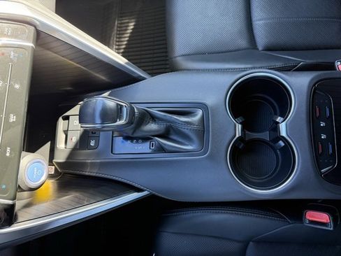 Certified 2021 Toyota Venza Limited image 28