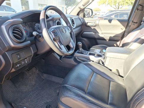 Used 2020 Toyota Tacoma TRD Sport image 16