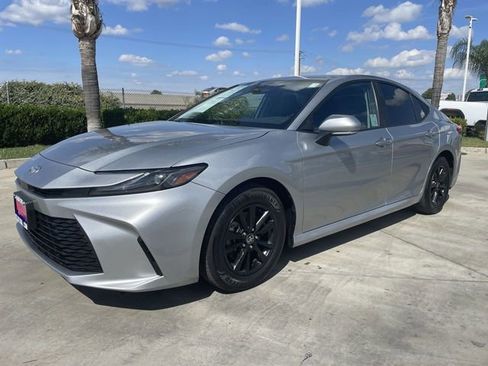 Used 2025 Toyota Camry LE w/ Convenience Package FWD image 1