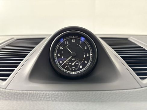 Certified 2025 Porsche Macan image 29