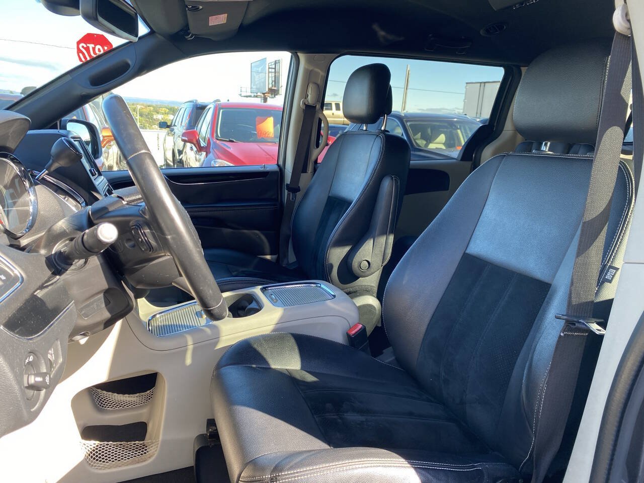 Used 2018 Dodge Grand Caravan SXT FWD image 13