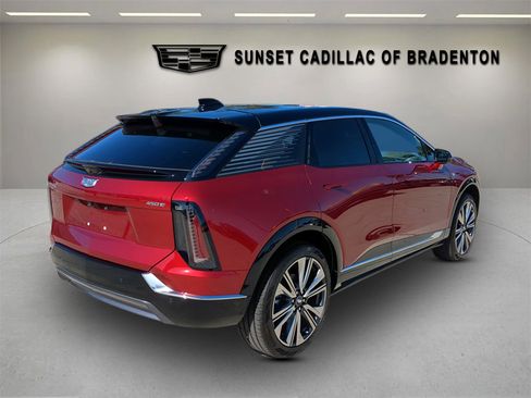 New 2026 Cadillac Optiq Luxury 2 image 4