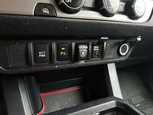 Used 2018 Toyota Tacoma SR5 image 26