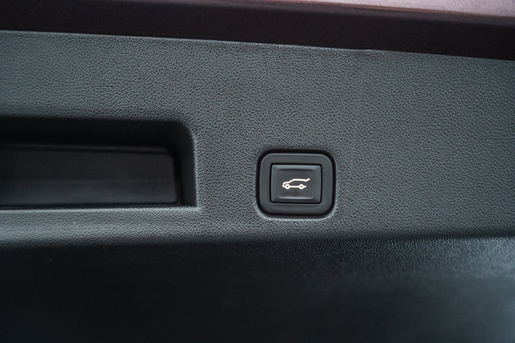 Used 2024 Chevrolet Traverse RS FWD image 13