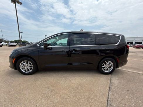 Used 2024 Chrysler Voyager LX FWD image 10