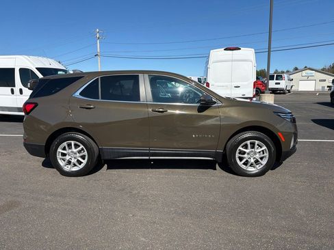 Used 2023 Chevrolet Equinox LT AWD/4WD image 2