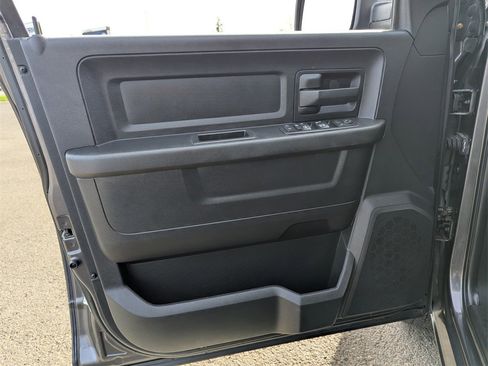 Used 2017 RAM 1500 ST w/ SXT Appearance Group image 10