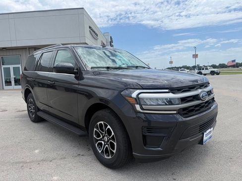 Used 2024 Ford Expedition XLT RWD image 7