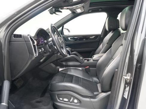 Used 2021 Porsche Cayenne AWD/4WD image 16