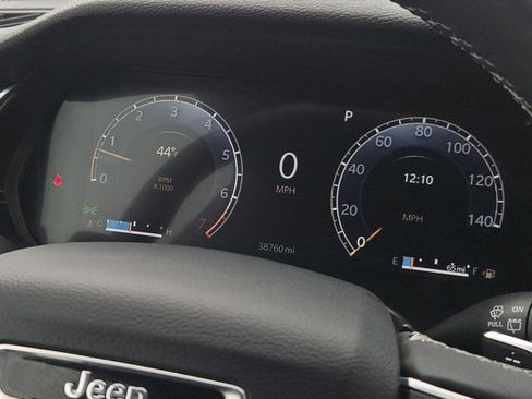 Used 2024 Jeep Grand Cherokee L Laredo image 29