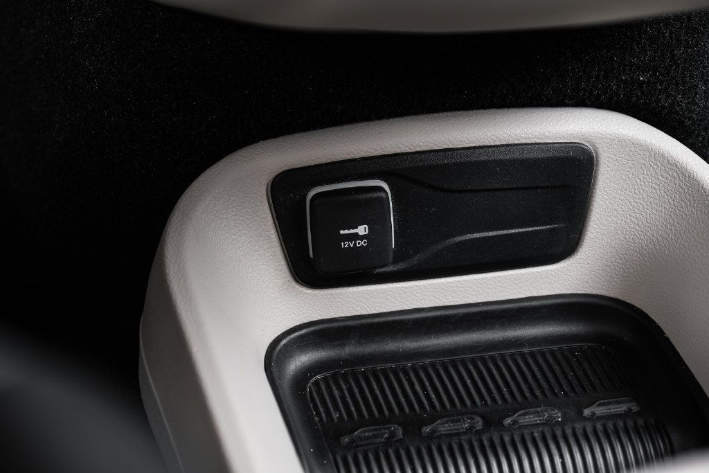 Used 2024 Chrysler Pacifica Touring-L FWD image 37