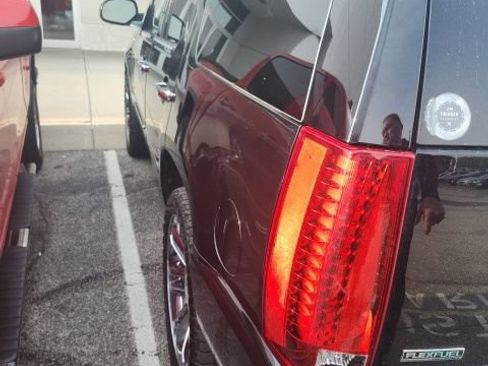 Used 2012 Cadillac Escalade Platinum AWD/4WD image 9