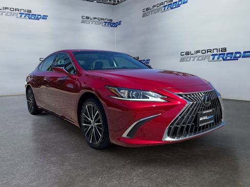 Used 2024 Lexus ES 300h w/ Premium Package FWD image 3