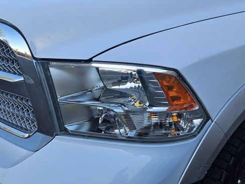 Used 2018 RAM 1500 SLT image 10