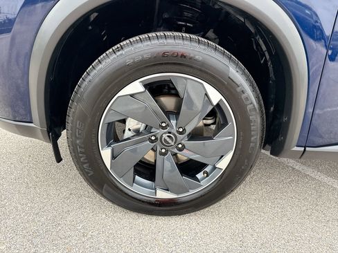 Used 2025 Nissan Rogue SV AWD/4WD image 18