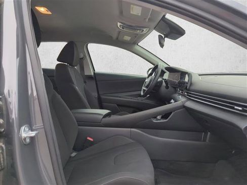 Used 2023 Hyundai Elantra SEL w/ Convenience Package image 18