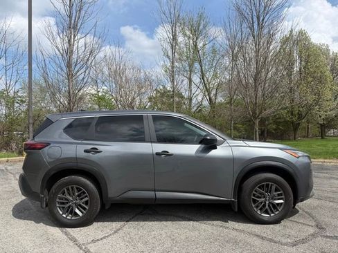 Used 2023 Nissan Rogue S image 2