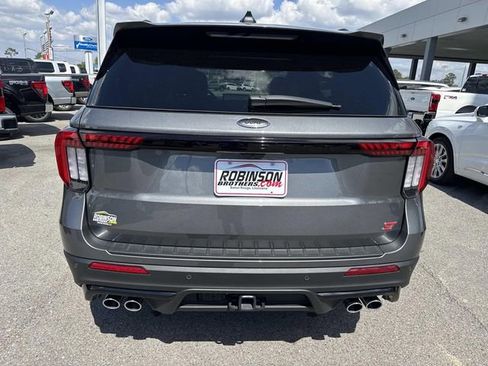 Used 2025 Ford Explorer ST image 6