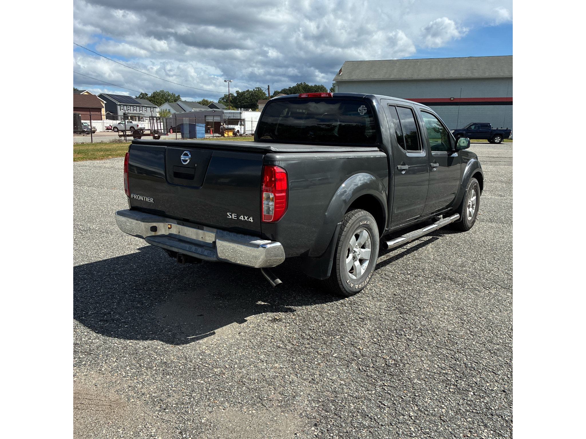 Used 2010 Nissan Frontier SE AWD/4WD image 5